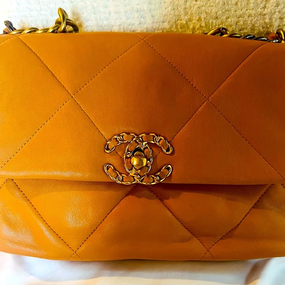 COPY-CHANEL RUST BEAUTIFUL 2024 Design Purse with Gold Accent Chain - Picture 9 of 16